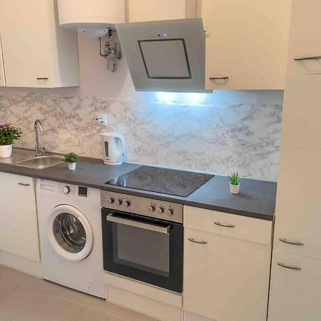Cosy Studio Near Central Station Apartment Виена Екстериор снимка