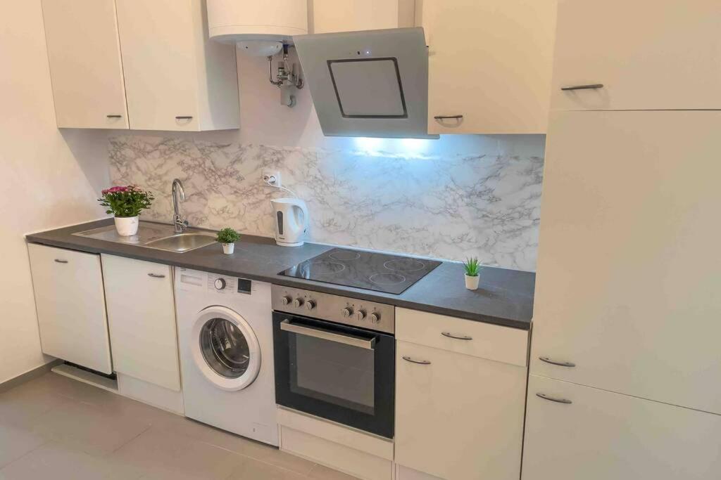 Cosy Studio Near Central Station Apartment Виена Екстериор снимка